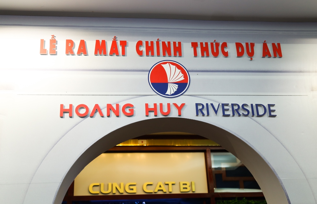TƯNG BỪNG LỄ RA MẮT 